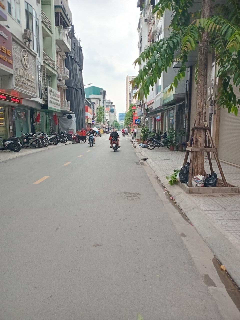 Mặt ngõ To hơn Phố, Triều Khúc - Thanh Xuân, 4 Ô Tô tránh Vỉa Hè, KD, 42m2, 17.8 Tỷ