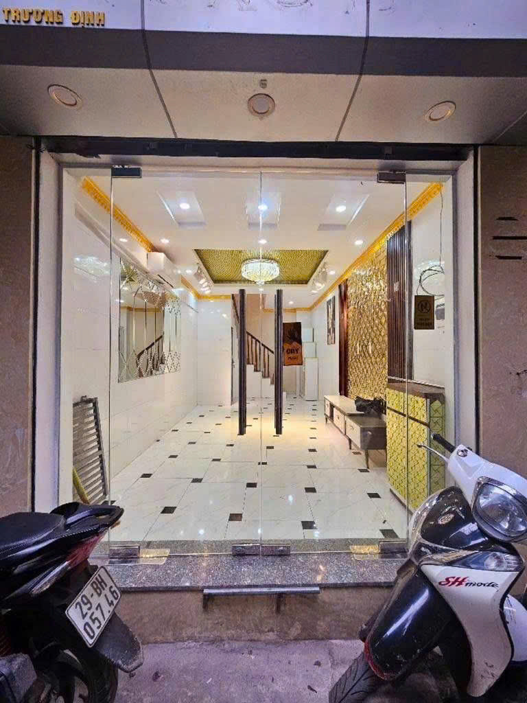 NHÀ MẶT NGÕ NGUYỄN TRÃI – GẦN ROYAL CITY – LÔ GÓC – Ô TÔ DỪNG ĐỖ 5m – 6.85 TỶ