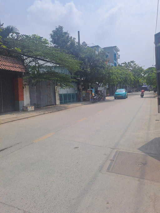 🌈Đất SHR Mặt Tiền Kinh Doanh Đường Thạnh Xuân 24 Ngay Trường Nguyễn Văn Thệ Quận 12 85m2 (4,2x20) nhỉnh 5tỷ❇️
✅Hiện trạng lô đất cao ráo MT đường 12m vỉa hè 2m tiện xây nhà, CHDV, Khách sạn 
✅Vị Trí đối diện Viện Dưỡng Lão Q 12, gần Đường Tô Ngọc Vân, Thạ