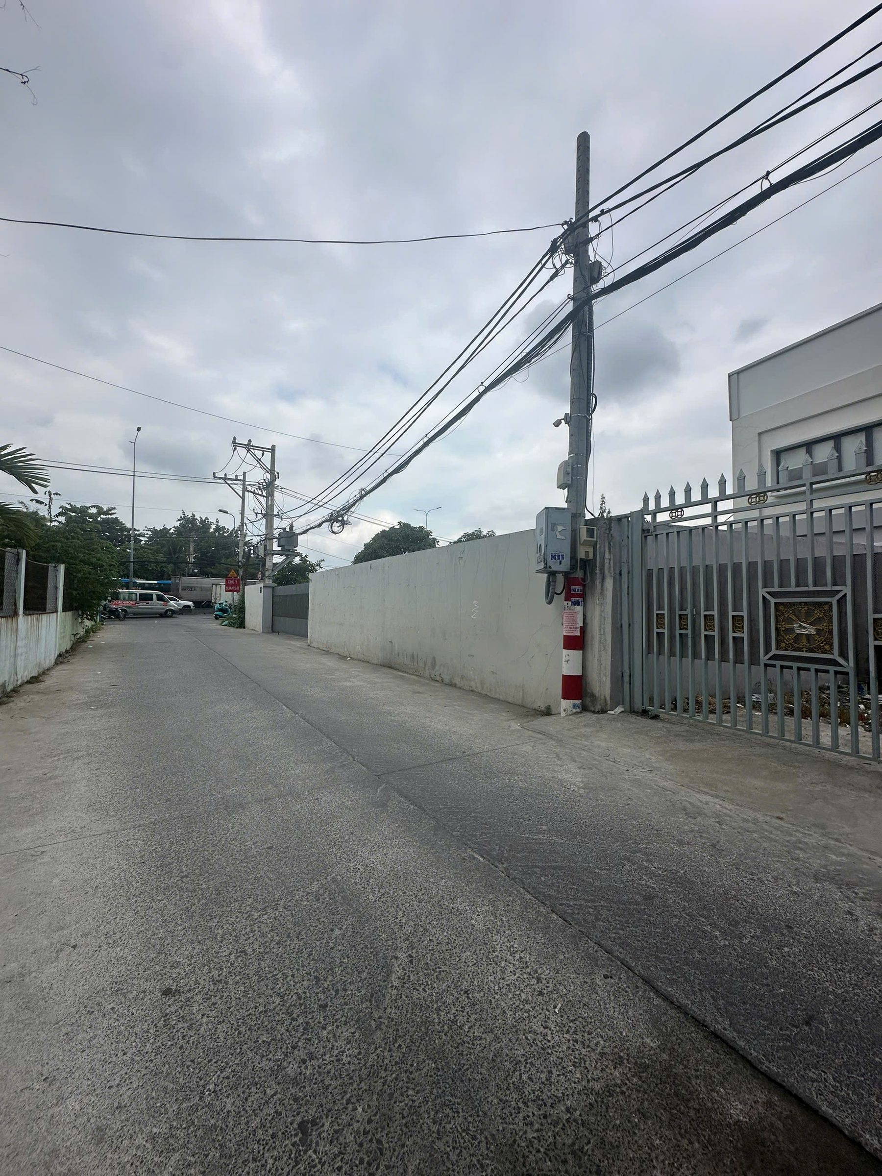 Bán xưởng sát Quốc lộ 1A, 175m2, Đường thông xe công chạy, chỉ 8,9 tỷ