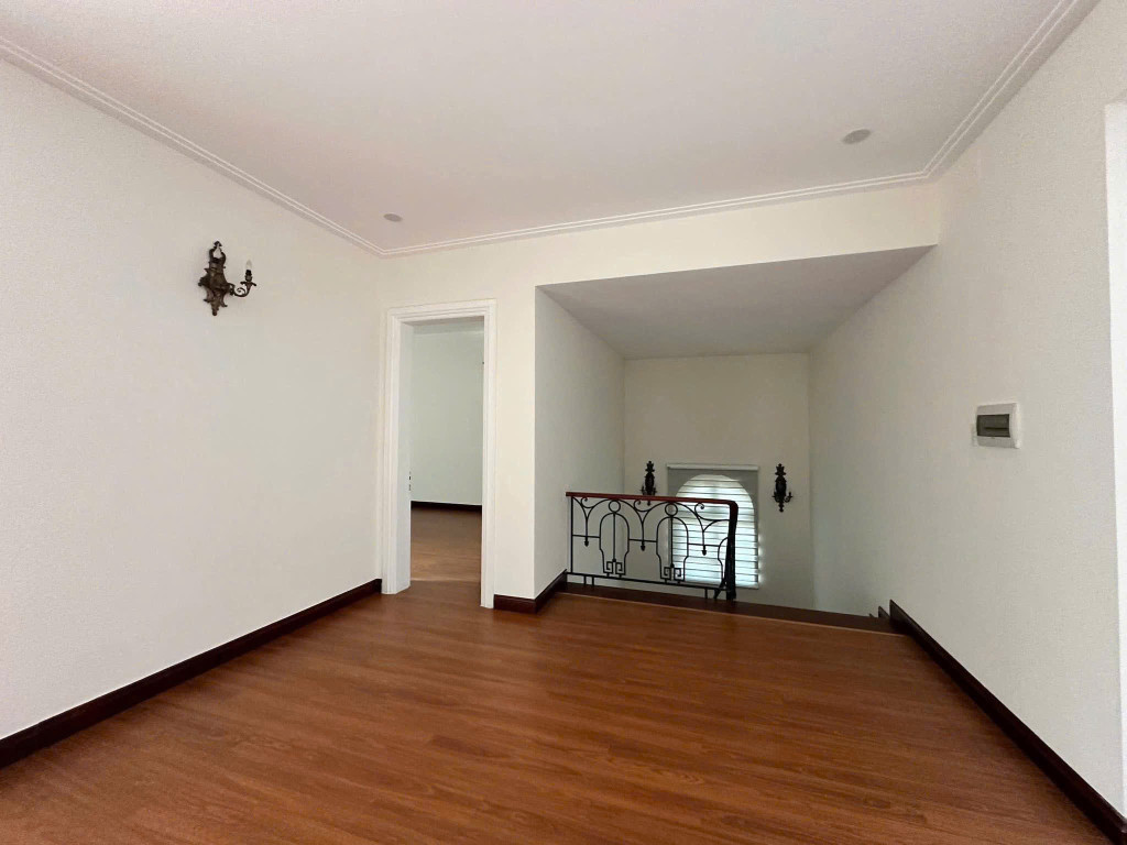 BDS HVL Cho thuê biệt thự Thảo Điền nằm trong khu compound Eden đường Nguyễn Văn Hưởng bên cạnh bờ sông Saigon vị trí đẹp, thoáng mát.