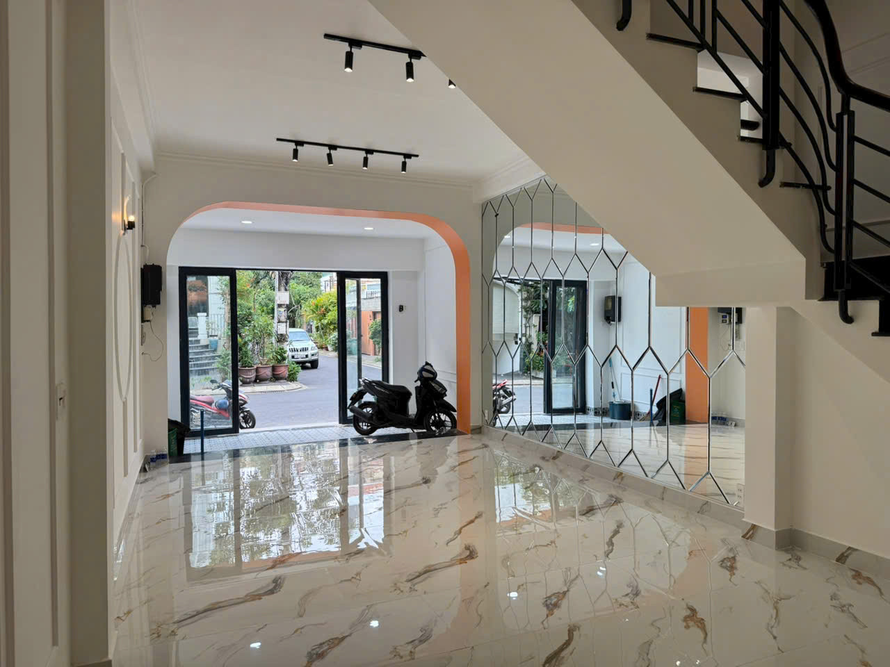 BDS HVL  CHO THUÊ NHÀ KHU KINH DOANH SẦM UẤT QUỐC HƯƠNG-THẢO ĐIỀN-QUẬN 2