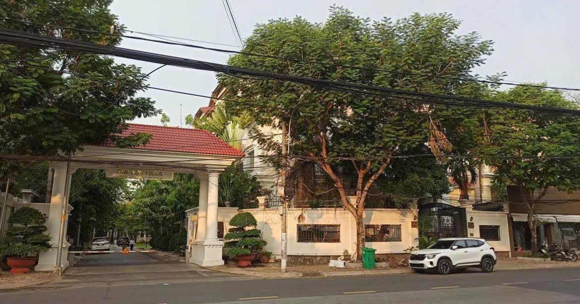 BDS Bán biệt thự 3 mặt tiền số  112 Nguyễn Văn Hưởng, Phường Thảo Điền, Quận 2