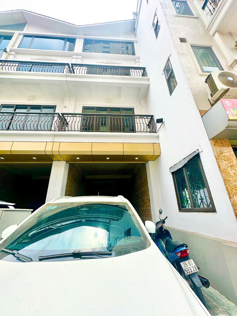 BÁN GẤP NHÀ NGAY HÀNG XÓM QUẬN ỦY HOÀNG MAI. 90M Ô CHỜ THANG MÁY, VỊ TRÍ ĐẸP TRUNG TÂM QUẬN. Chỉ 1X tỷ