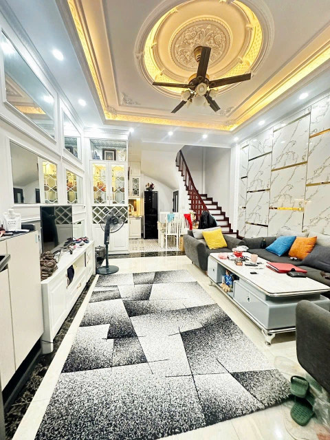 Nhà Mới!  Thái Thịnh,Full nội Thất,Thoáng Rộng,DT: 33m2 x 5Tầng,MT: 5m,Giá: 9.2 tỷ Đống Đa