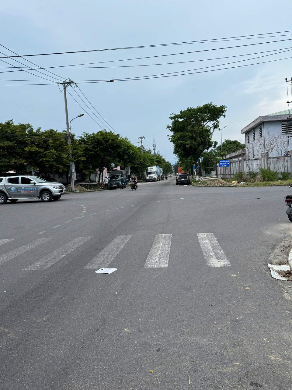 NHÀ 3 TẦNG KIÊN CỐ MT PHẠM BẰNG - SÁT CÔNG VIÊN THOÁNG MÁT ĐẸP - CHỈ 6.85 TỶ