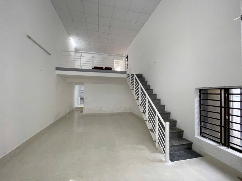 # Nhà sát Đinh Công Trứ, Ô tô đậu 30m, gần Biển, ~70m2, Gác đúc sạch, nhỉnh 3 tỷ