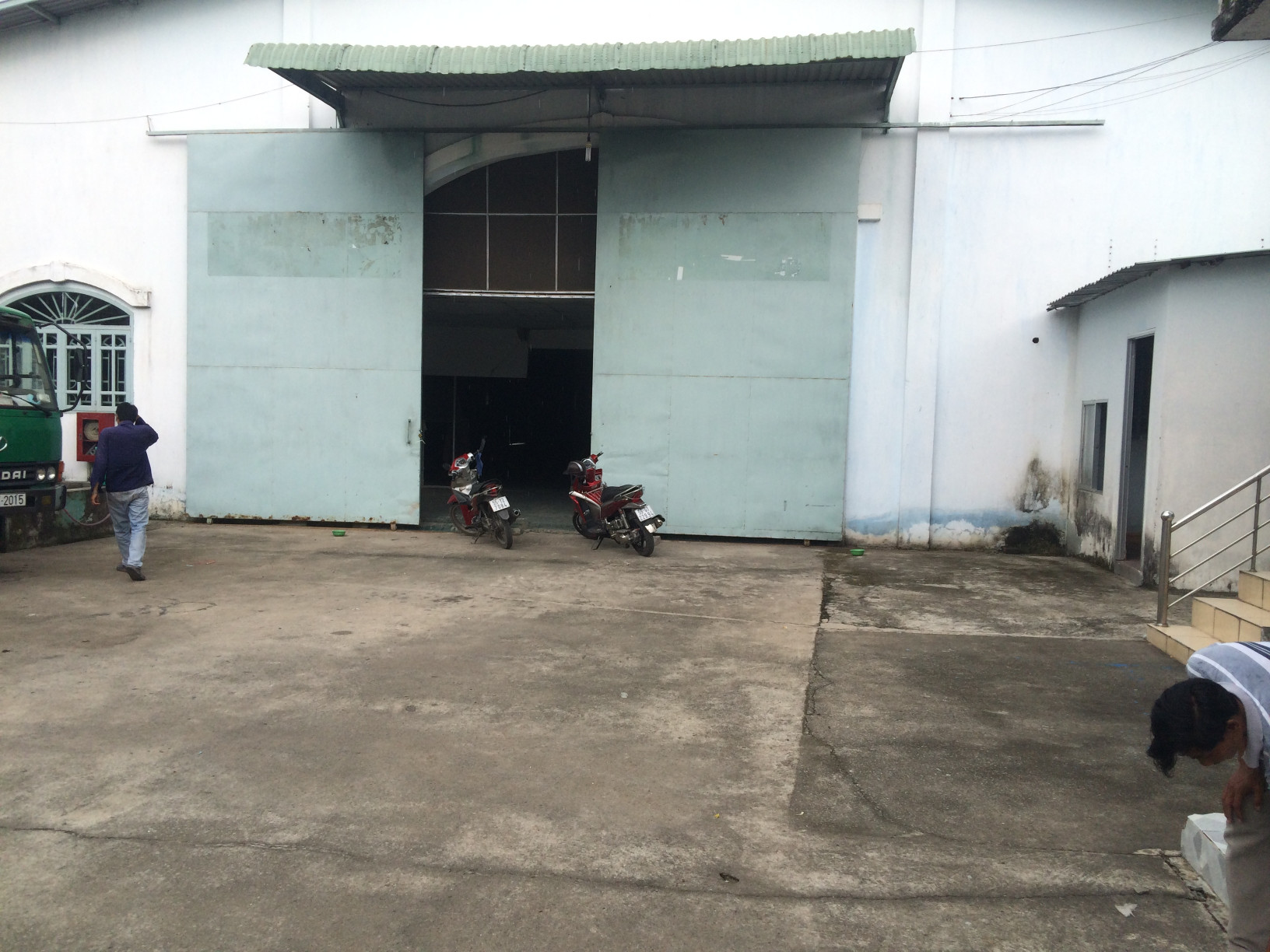 NHÀ XƯỞNG CHO THUÊ PHƯỜNG THỚI AN QUẬN 12 DT: 1100M GIÁ 75 TRIÊU/THÁNG LH: 0908561228