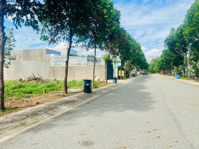 Bán lô đất cực đẹp Giá 1.1 Tỷ nằm ngay KĐT Mỹ Phước 3, Thới Hò, Bến Cát, sổ riêng.