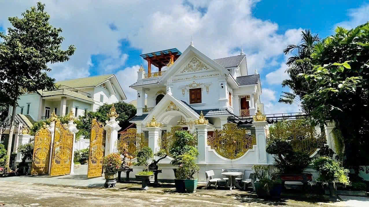 Biệt Thự :  509.7m² ngang 23m giá 13.5 tỷ : 0815422197