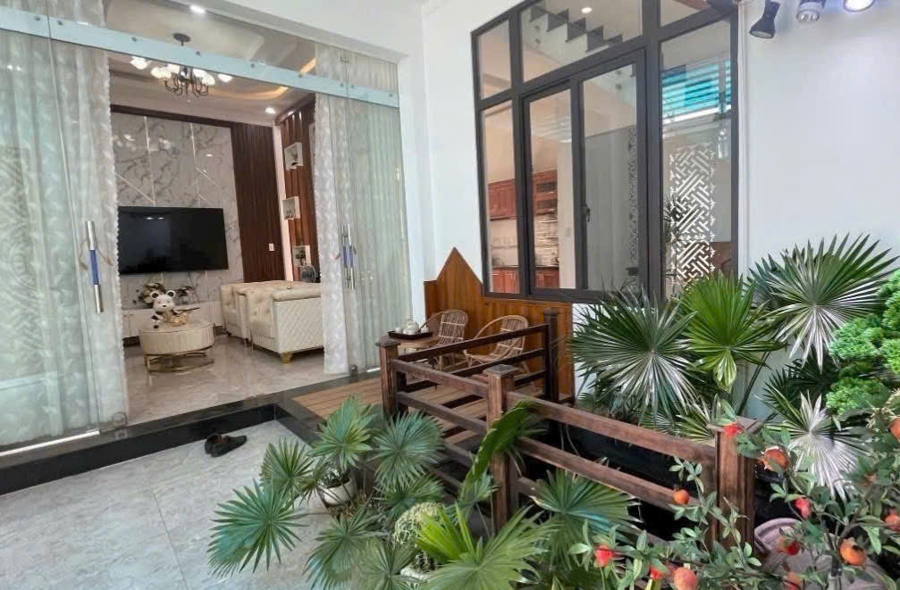 NHÀ ĐẸP CHÍNH CHỦ - Vị Trí Tại : Hẻm rông 2m4 - Số nhà 61 Trần Quang Diệu - Phường Thống Nhất - Gia Lai