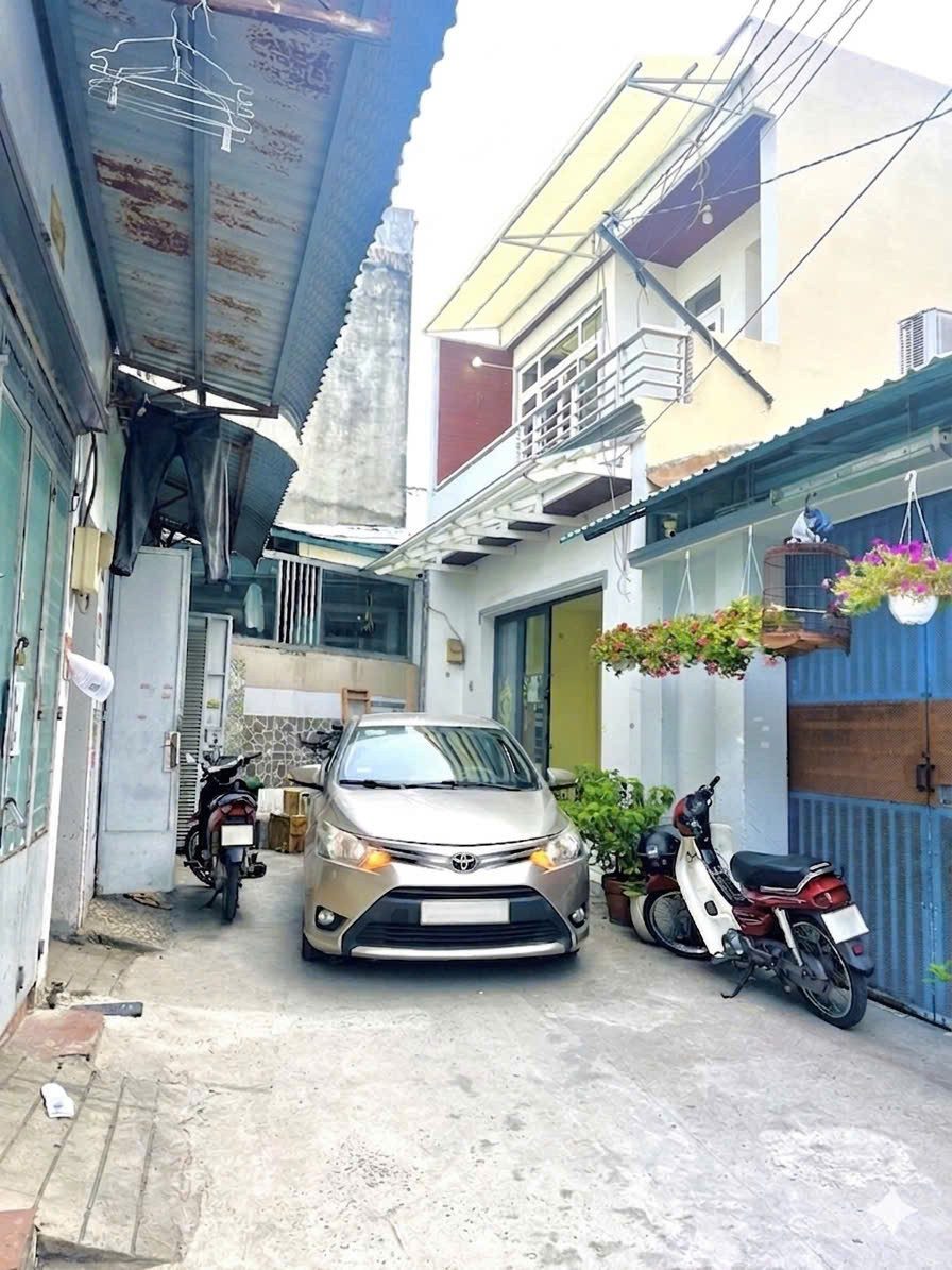Bán nhà hẻm ô tô, 82m2 ngang 4,2 phù hợp xây mới CHDV hoặc để ở đối diện Mercedes Quang Trung