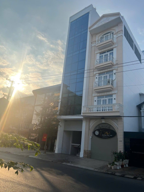 Bán nhà  MT NGÔ GIA TỰ .108.6m² ngang 5m giá 18.5 tỷ Phường Thủ Dầu Một 0815422197