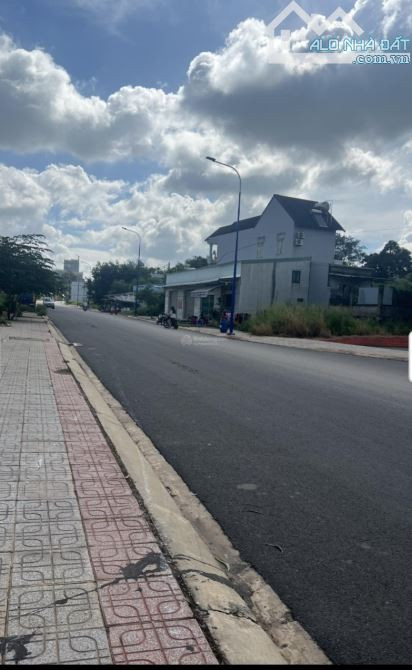 Bán đất 2400m² ngang 14m giá 28.8 tỷ tại Phường Thuận An