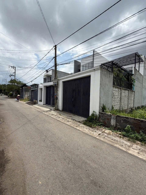 Bán đất 155.4m² ngang 5m giá 2.99 tỷ Phường Phú Thọ : 0815422197