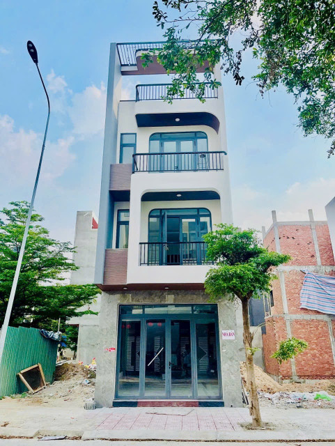 NHÀ PHỐ 4,7m ngabng Ngay Giáp Vsip1 Tp Thuận An