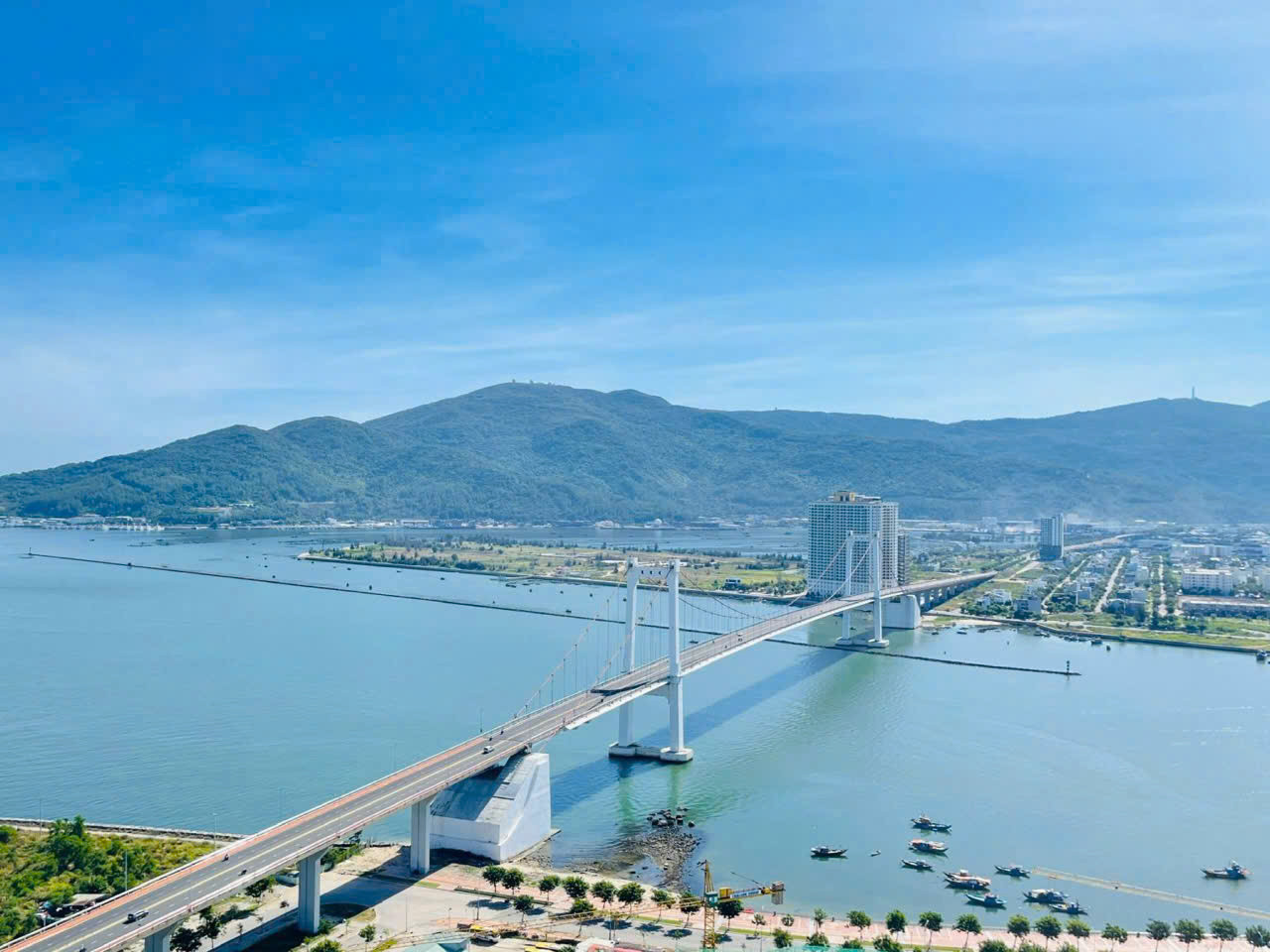 Bán Căn Hộ Hoàn Thiện - View Sông Hàn - View Biển - 3PN: 135m2 - Giá 4,x Tỷ