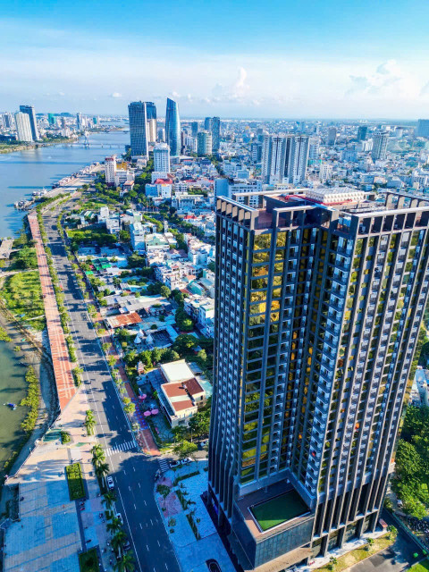 Căn hộ SAM Towers Sông Hàn 2PN, 84m², tầng 28, view sông. Căn góc cực hiếm - Tầng cao, vào nhận nhà ở được ngay. - Diện tích: 84m². - Công năng: 2PN, 2WC, 1 phòng khách, 1 phòng bếp. - Pháp lý: Sở hữu lâu dài (có cho người nước ngoài sở hữu). Vị trí: Đườn