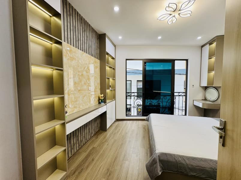 Tổ ấm cho gia đình - nhà đẹp gần Ngã Tư Sở - View sân vườn - ở ngay - giá 8.25 tỷ