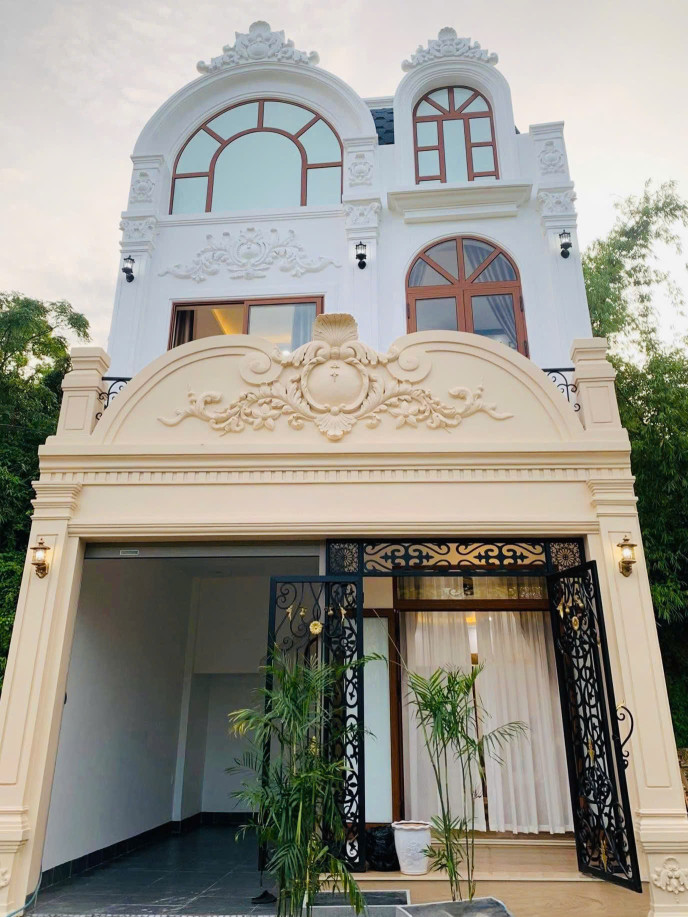 ✅Bán nhà 2 Tầng Tân Cổ Điển Full Nội Thất Bùi Thị XuânTP Huế Giá 2,7xx tỷ