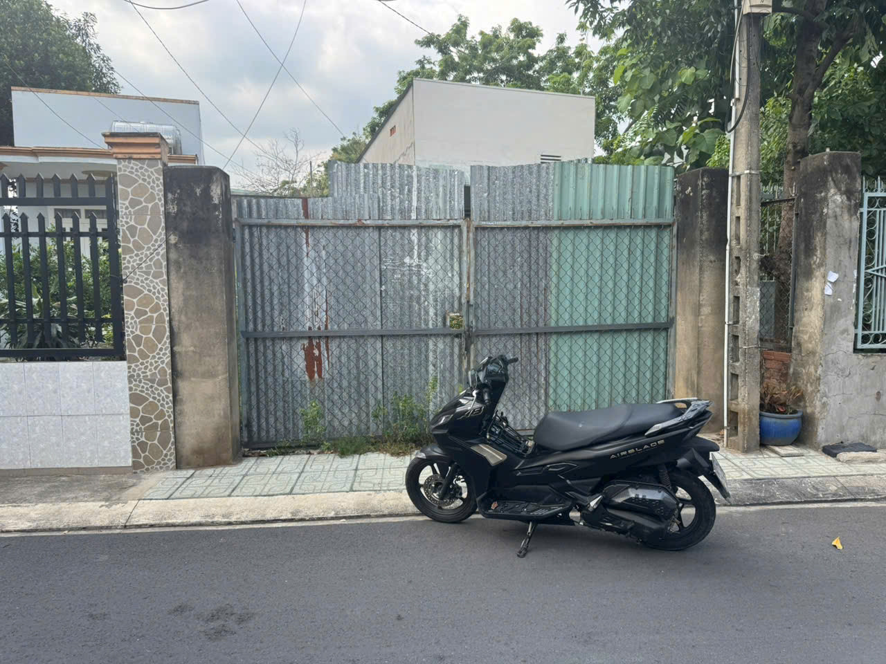 Bán lô đất đẹp, giá siêu rẻ, 5m x 60m, đường nhựa 6m chỉ 4,2 tỷ