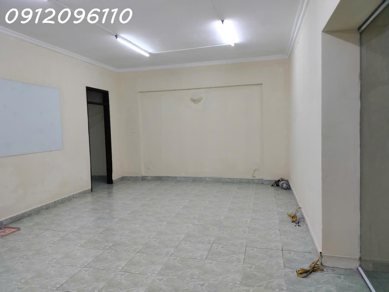 Cho thuê chung cư DT 130m2, 2PN, 2WC tại Trung Hòa Nhân Chính, giá 17 tr/tháng