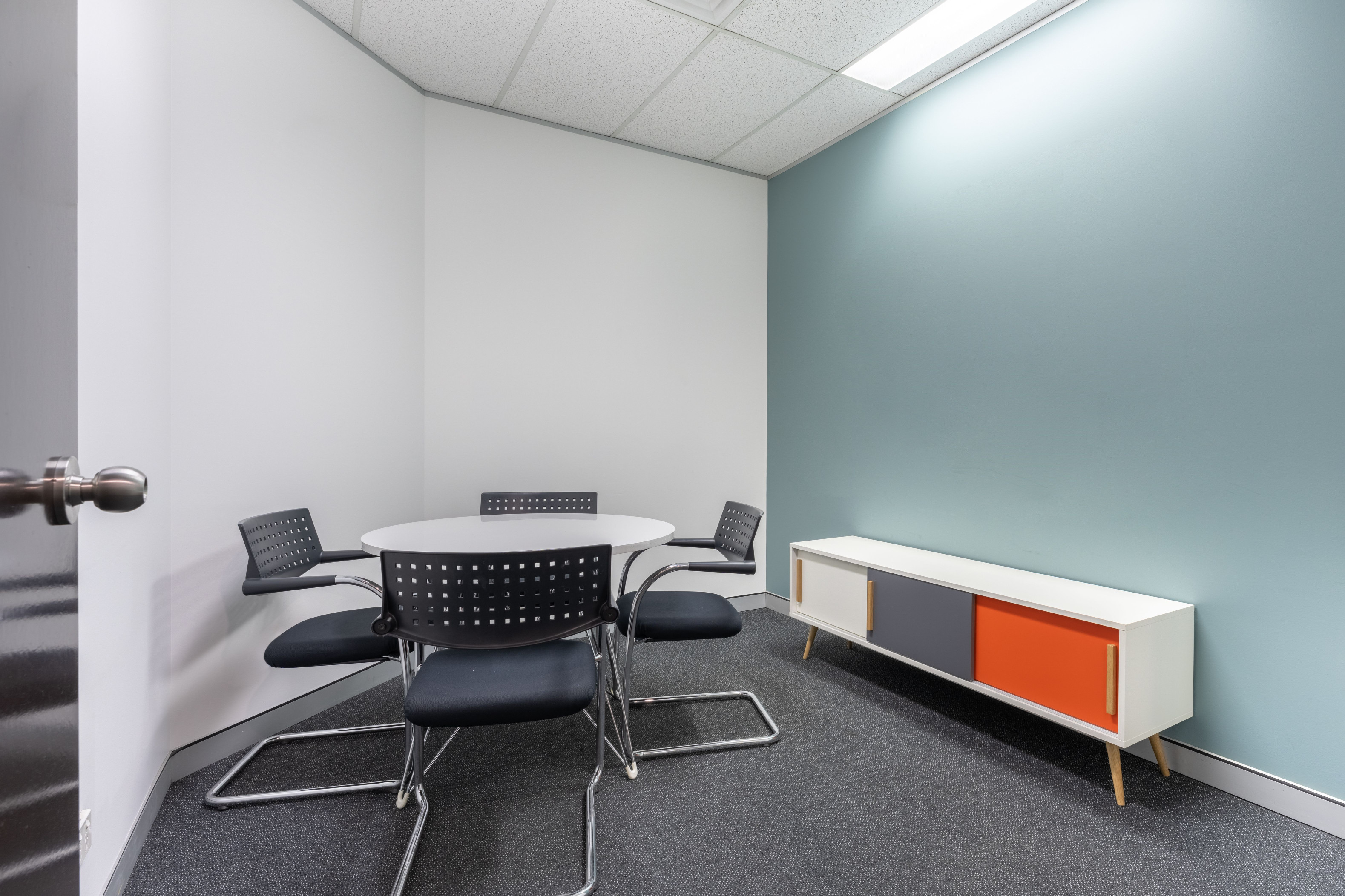 Không gian văn phòng riêng đầy đủ dịch vụ dành cho bạn và đội ngũ tại Regus Udic N04