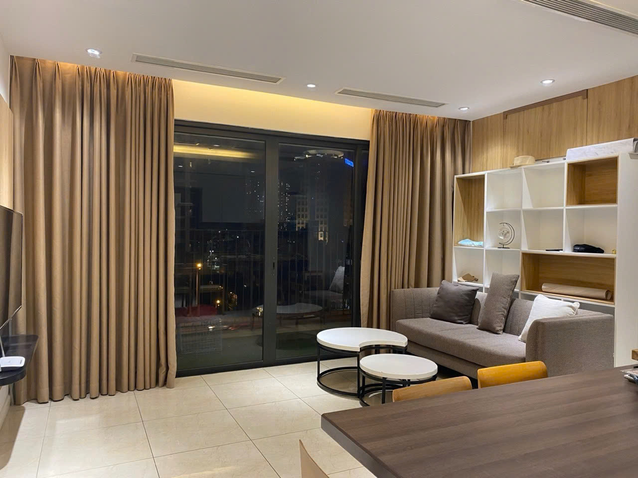 Nhu cầu cần bán GẤP 3 ngủ 93m2 tòa xịn view thoáng tại Vinhomes D'capitale giá 11.8 tỷ