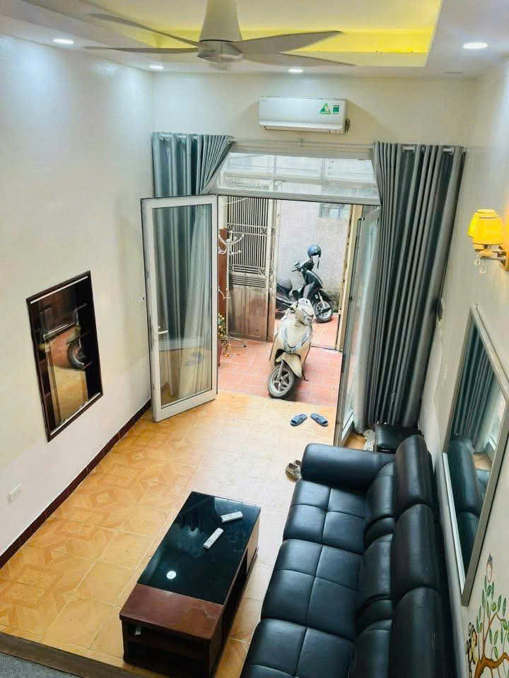 Cho thuê nhà nguyên căn ngõ 161 Thịnh Quang 45m2, 4 tầng x 4 ngủ, 14.5 Triệu