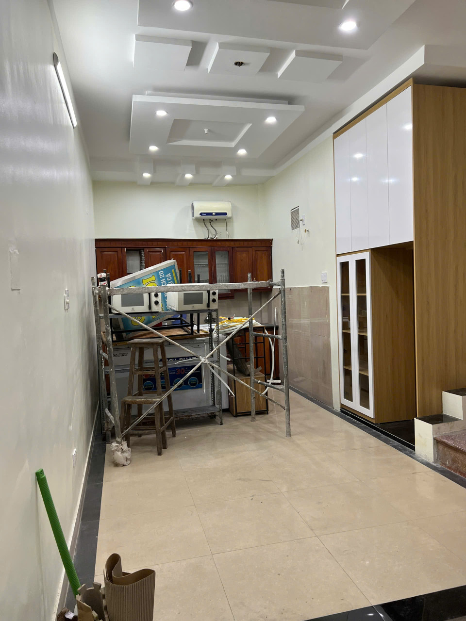 Cho thuê nhà ngõ Thịnh Quang, 5 tầng x 40m2, 3 ngủ khép kín, 15m ô tô, 14 triệu