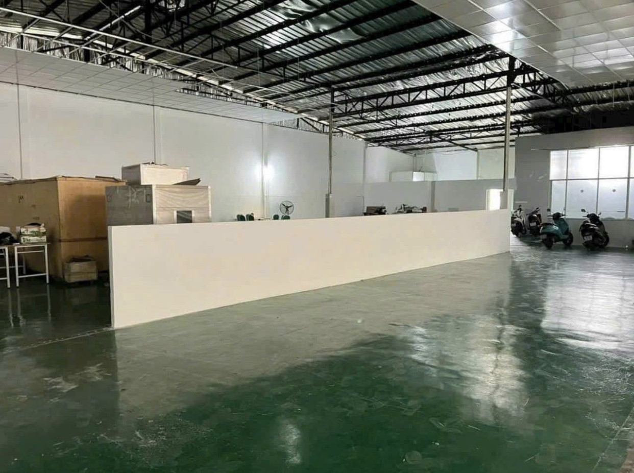 Cho thuê MB kho xưởng 1700m2 gần An Sương Quận 12