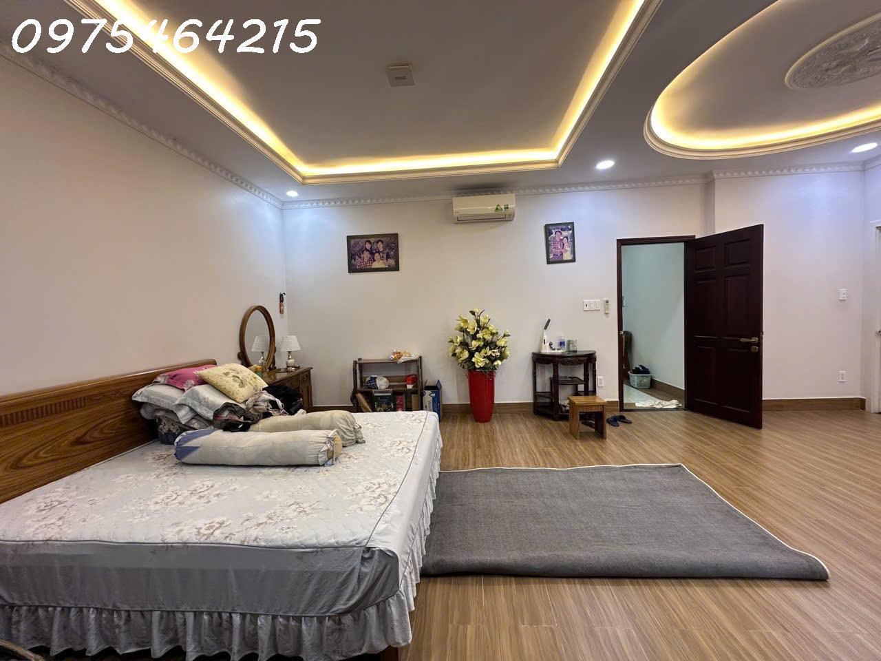 BÁN BIỆT THỰ VEN SÔNG LONG THUẬN VILLA RIVERSIDE – NGAY VINHOMES GRAND PARK QUẬN 9

Giá bán: Chỉ 25.5 tỷ – Thương lượng chính chủ