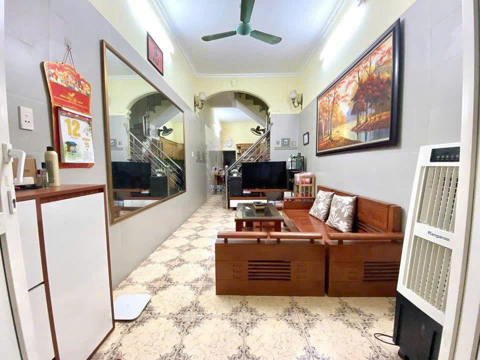 Cho thuê nhà nguyên căn ngõ 35 Nguyễn An Ninh, 50m2, 3 tầng, 3 ngủ, 10 Triệu ở gđ, nhóm