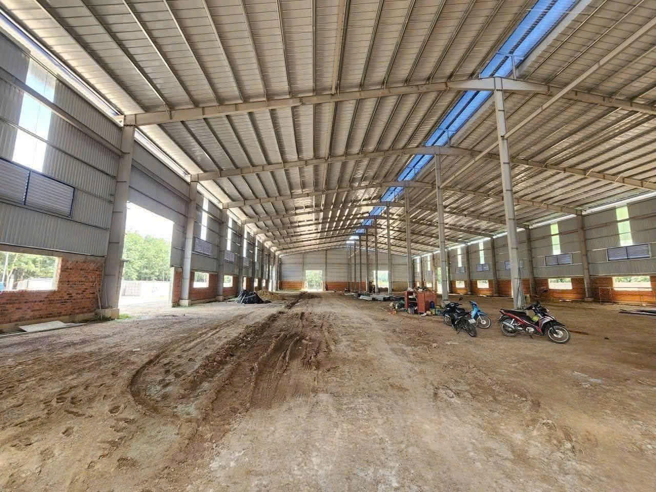 CHO THUÊ NHÀ XƯỞNG TẠI TÂN UYÊN HỒ CHÍ MINH - Tổng diện tích khuôn viên: 19.000m2 - Diện tích nhà xưởng 10.500m2