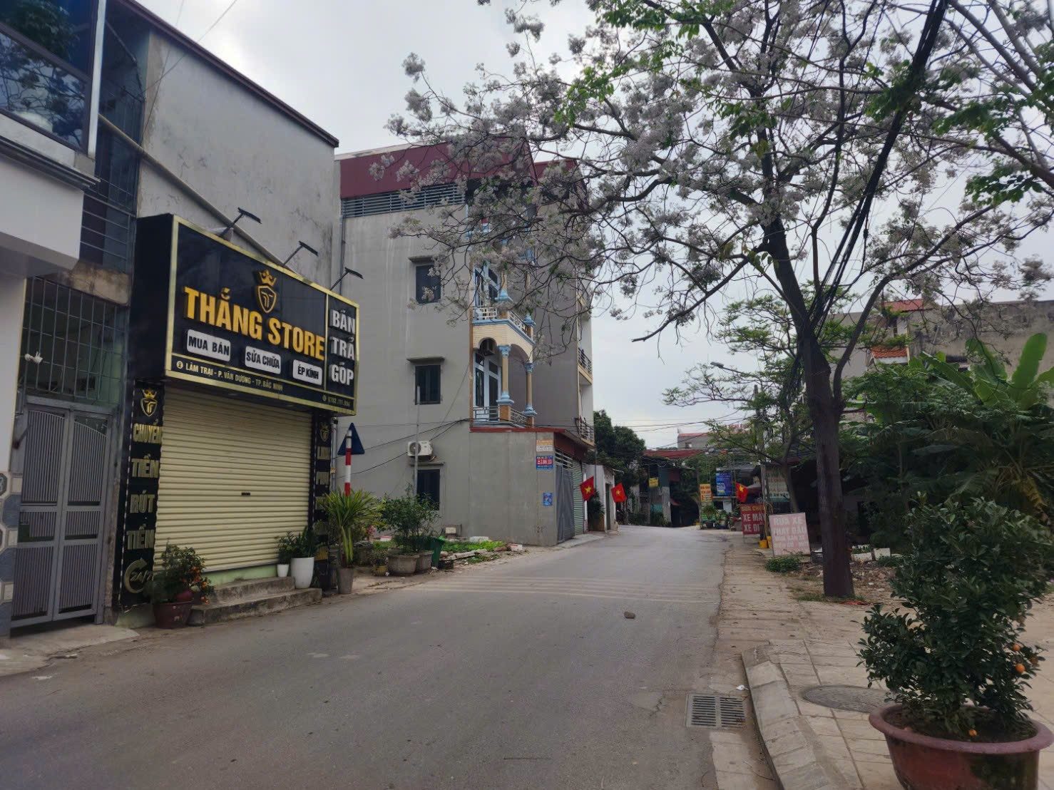 Bán lô góc chục chính nhìn nhà văn hóa lãm trại dt 152m2 + mt 9m + hướngĐB& TN giá 10.8 tỷ