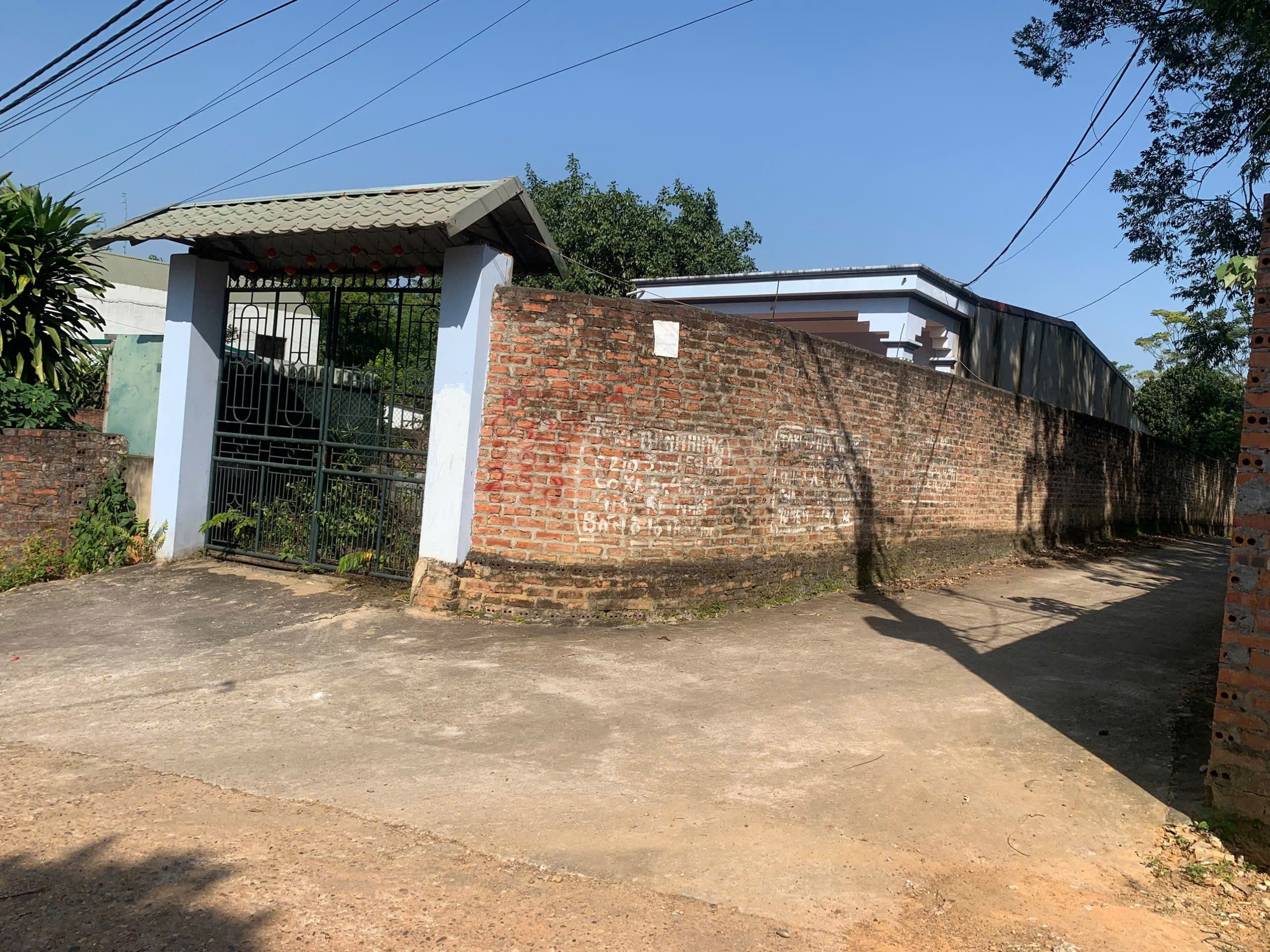 Bán nhà 202m² có sẵn 60m² thổ cư ngang 5.7m giá 2.7 tỷ tại Phường Vân Phú
