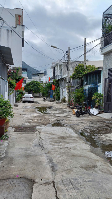 * MÌNH CẦN BÁN ĐẤT TẶNG NHÀ CẤP 4 Ở KHU TĐC HÒN XỆN-P.VĨNH HÒA-TP NHA TRANG-KHÁNH HÒA