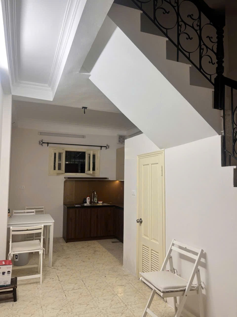 Cho Thuê Nhà Ngõ 221 Hoàng Hoa Thám 30M² 3 Tầng 3 Ngủ - Nội Thất CB - Giá Thuê 15tr