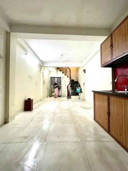Bán nhà mặt phố Bưởi, Ba Đình, 27m2, 6 tầng, giá 10.6 tỷ