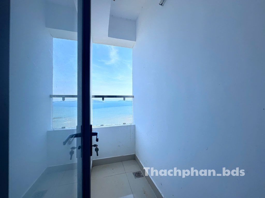 Căn hộ view biển 2 phòng ngủ Napoleon Nha Trang tầng cao siêu đẹp