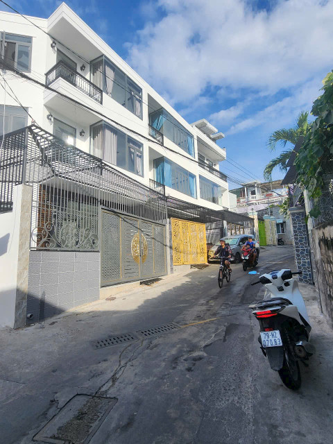 CHO THUÊ NHÀ MỚI MẶT TIỀN GẦN ĐẠI HỌC NHA TRANG, PHƯỜNG BẮC NHA TRANG.