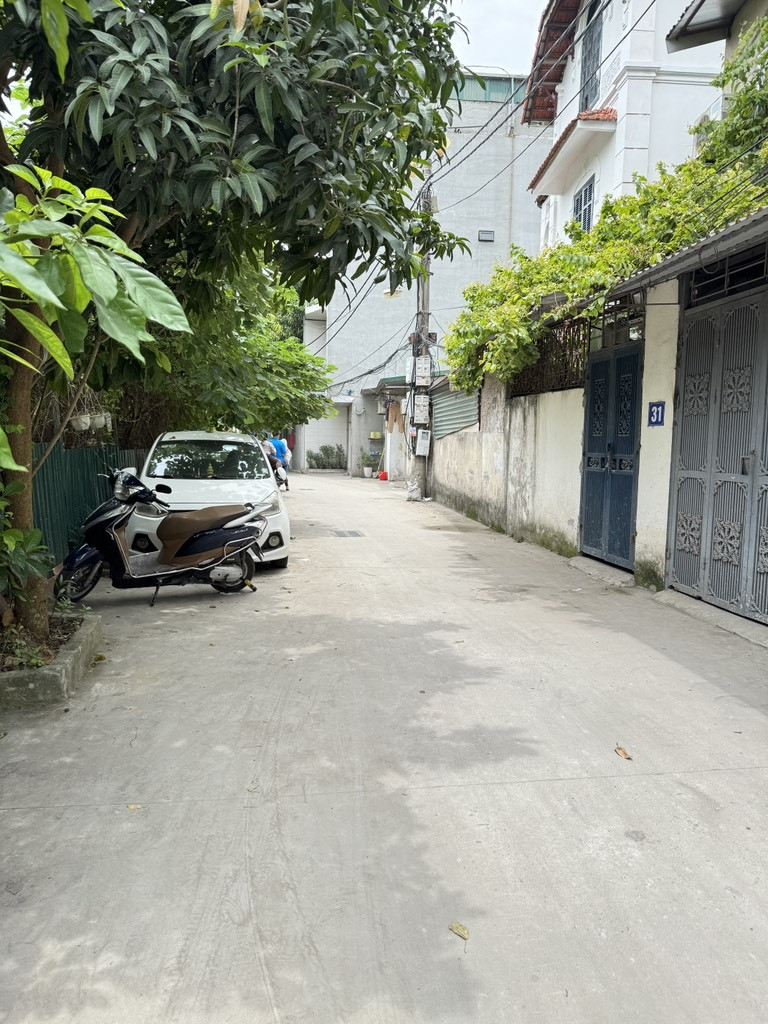 Bán mảnh đất phố Dương Văn Bé 135m Mặt tiền 8m. Gần phố, phù hợp xây CCMN hoặc nhà ở