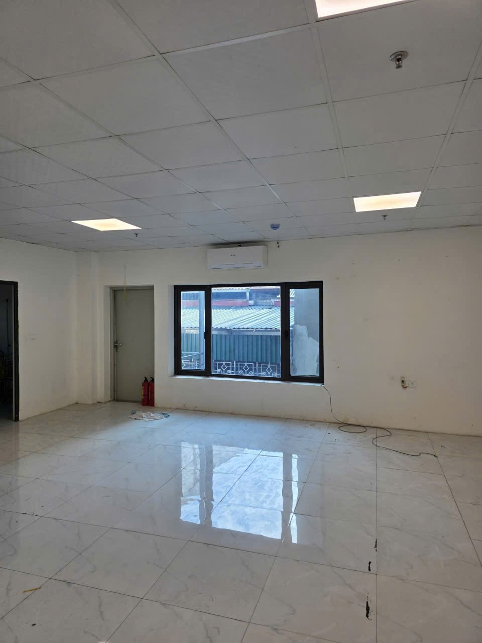 Cho thuê văn phòng 90m2 thông sàn giá 10 triệu