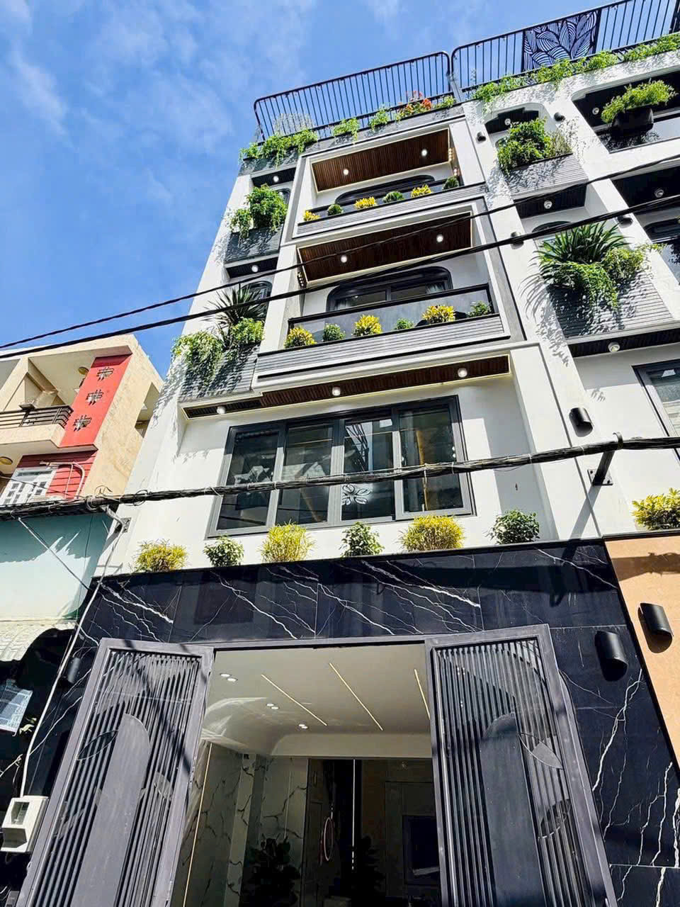 Nhà giá siêu ngộp tại Nam Kỳ Khởi Nghĩa P6 Q3. Giá: 4,5 tỷ. DT: 60m2. 3PN 4WC. 3 Tầng. Sổ Hồng Riêng