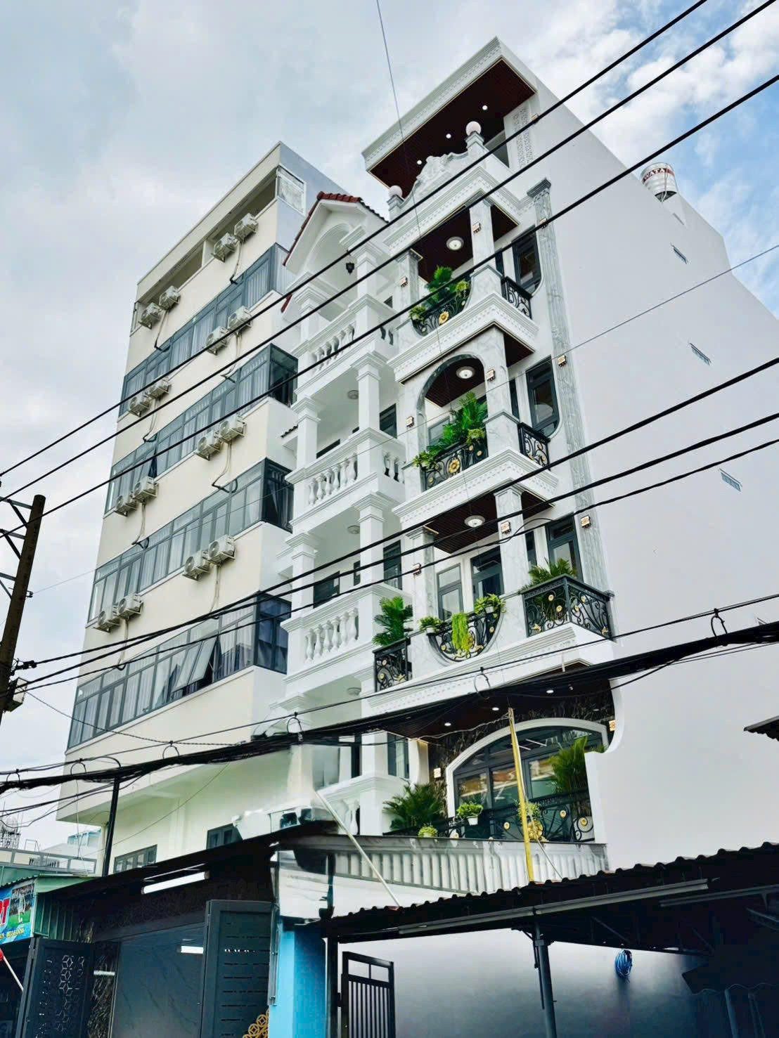 SIÊU VIP NR CÓ THANG MÁY CHÍNH CHỦ BÁN GẤP GIÁ 3 TỶ 450 TRIỆU CÒN TL | DT 90M2, TẠI QUẬN 4, NGUYỄN THẦN HIẾN, 5 TẦNG, 5PN, CÓ GARA Ô TÔ, HỢP ĐỒNG THUÊ 28 TRIỆU/1 THÁNG