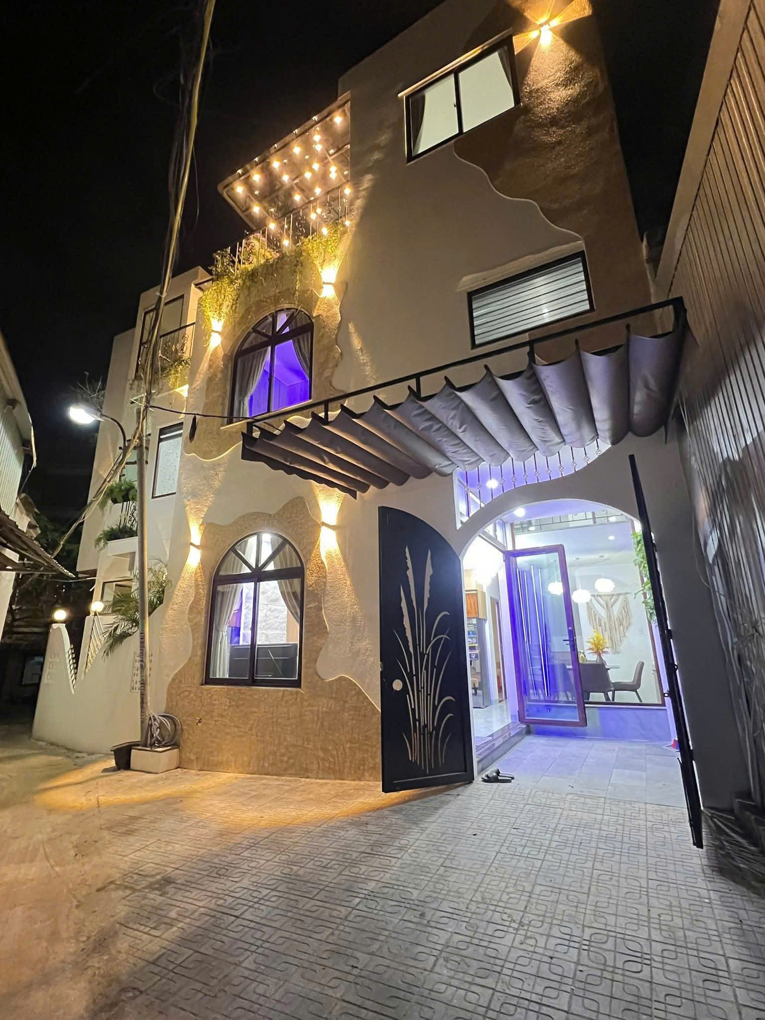 NHÀ KIỆT Ô TÔ GẦN BIỂN 📌📌📌LÀM VIỆC TRỰC TIẾP GIÁ TỐT !!!