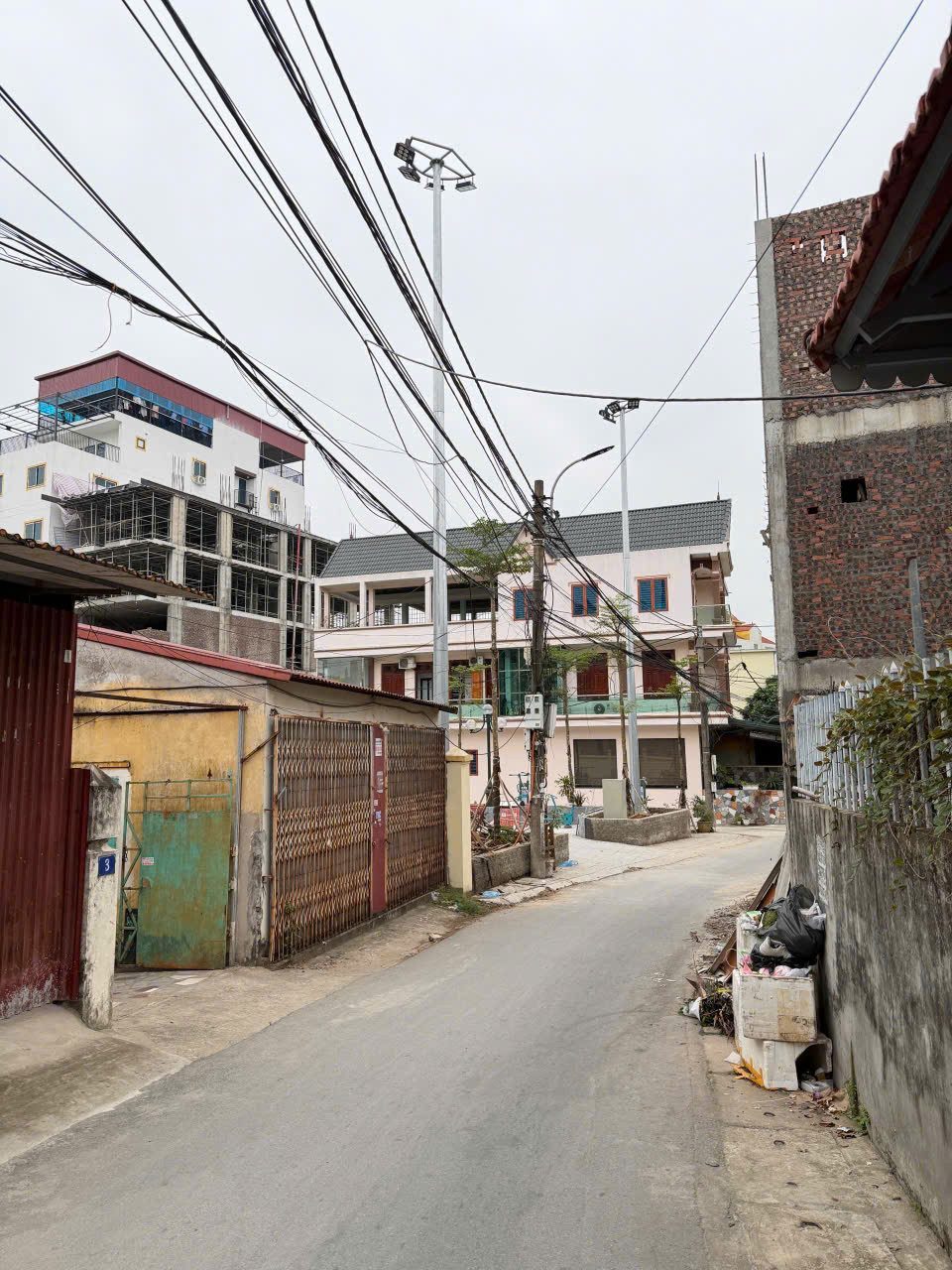 ĐẤT PHƯỜNG XUÂN HÒA – VỊ TRÍ ĐẸP, ĐẦU TƯ SINH LỜI 🔥
📐 Diện tích: 103.4 m2 (diện tích sử dụng thực tế 120m2
🏡 Pháp lý: Full thổ cư, sổ đỏ rõ ràng
🏠 Hiện trạng: Có sẵn nhà cấp 4, đang cho thuê – có dòng tiền ổn định
Gần trường học, khu dân cư đông đúc c