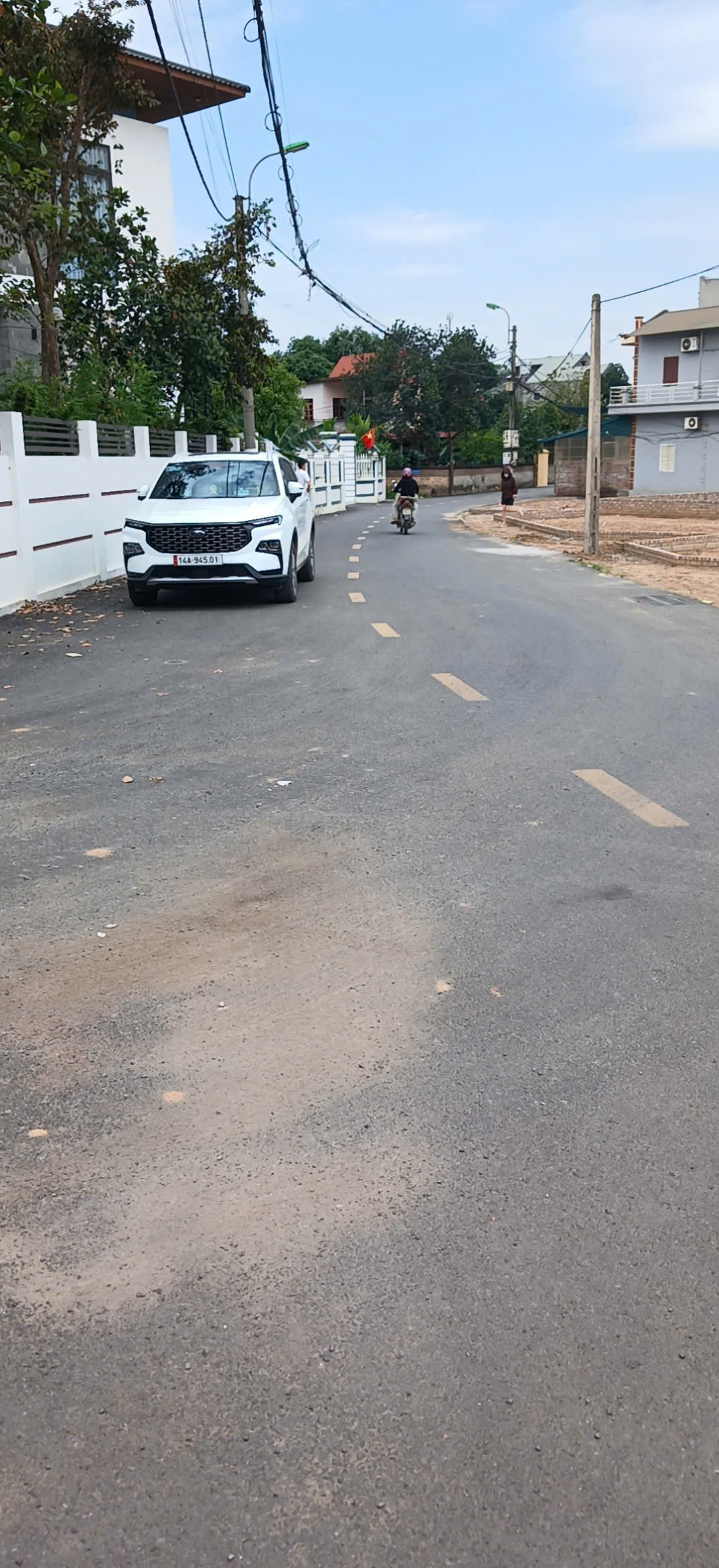 BÁN ĐẤT XUÂN KHANH - PHƯỜNG TÙNG THIỆN 100M2 Ở ,KINH DOANH ĐƯỜNG 2 Ô TÔ TRÁNH GIÁ 2,4 TỶ !