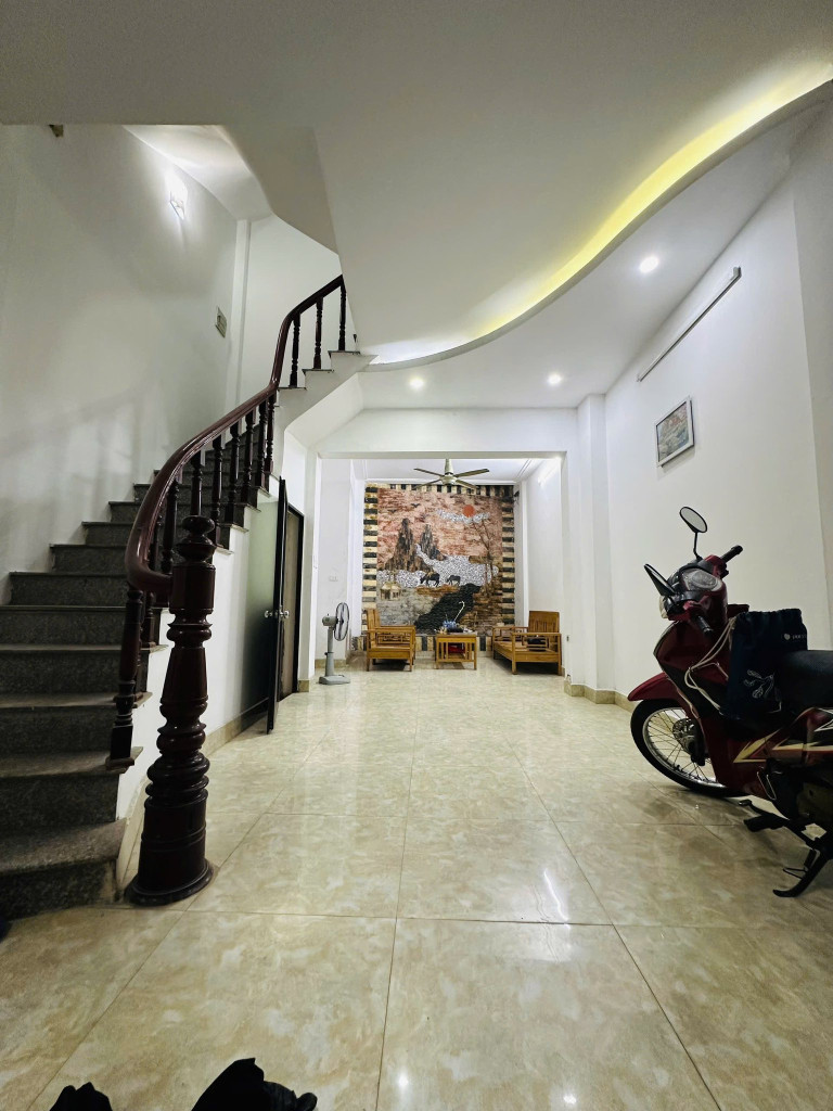 Siêu Phẩm! Lạc Long Quan,70m ra oto, Lạc Long Quân,DT:43m2 x 5Tầng,MT: 4m,Giá: 8.5 Tỷ