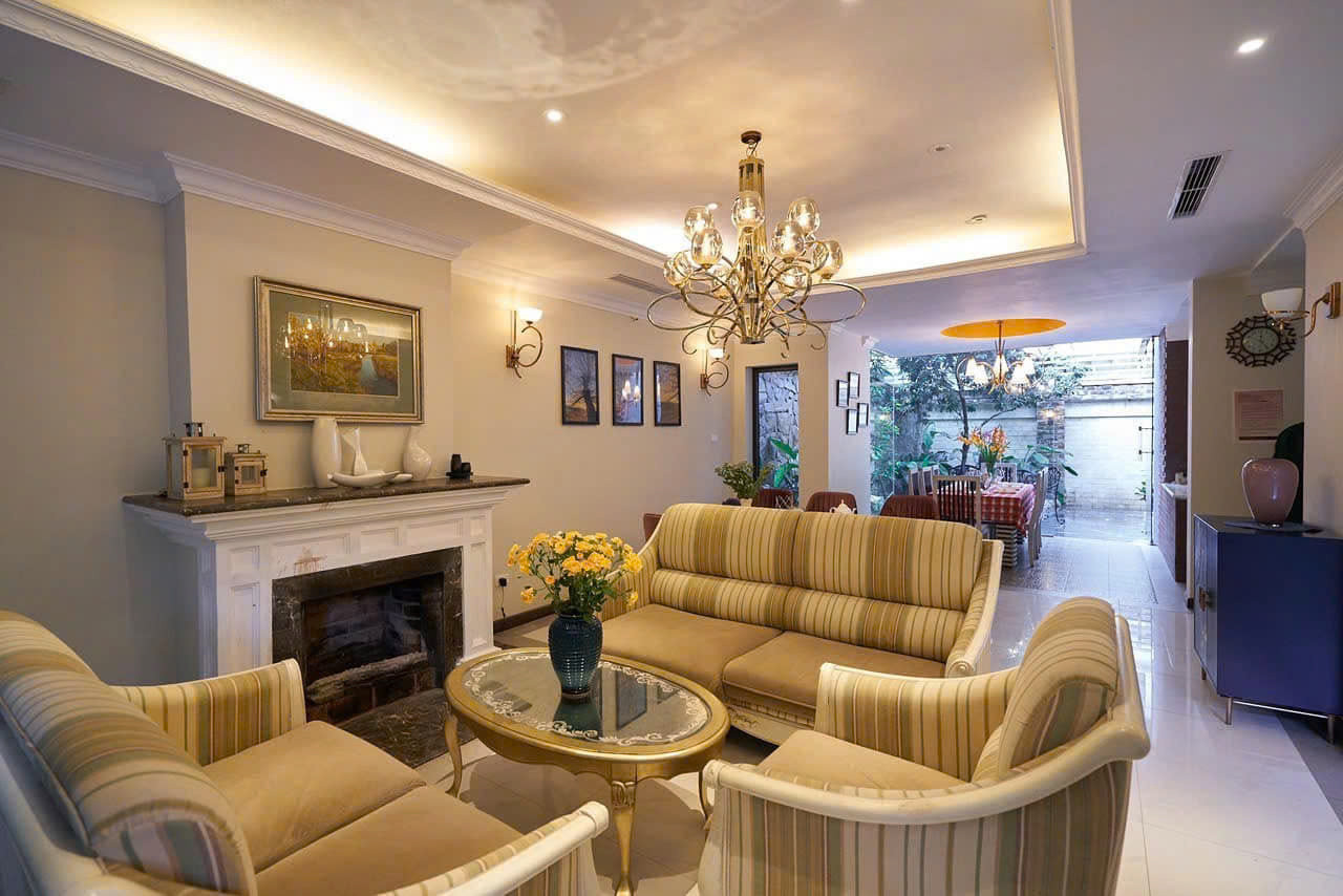 BÁN BIỆT THỰ CIPUTRA KHU D - 306M² - MT 10M - LÔ GÓC - NỘI THẤT SANG TRỌNG- GIÁ 150 TỶ